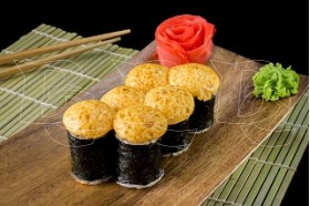 Запеченный мини ролл с креветкой