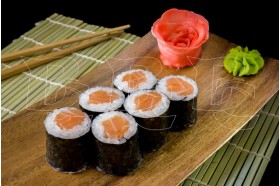 Маки с лососем